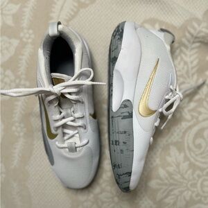Nike IsoFly basketball Kids Sneakers White and Gold